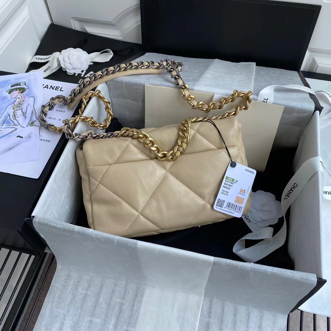 CHANEL 19 Medium Beige