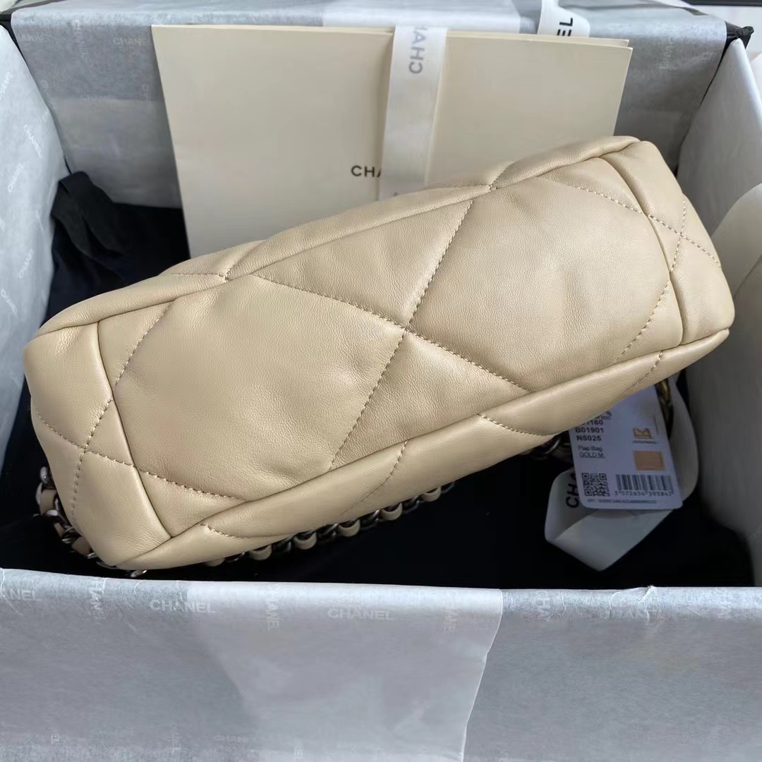 CHANEL 19 Medium Beige