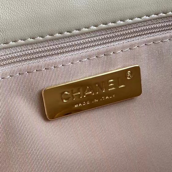 CHANEL 19 Medium Beige