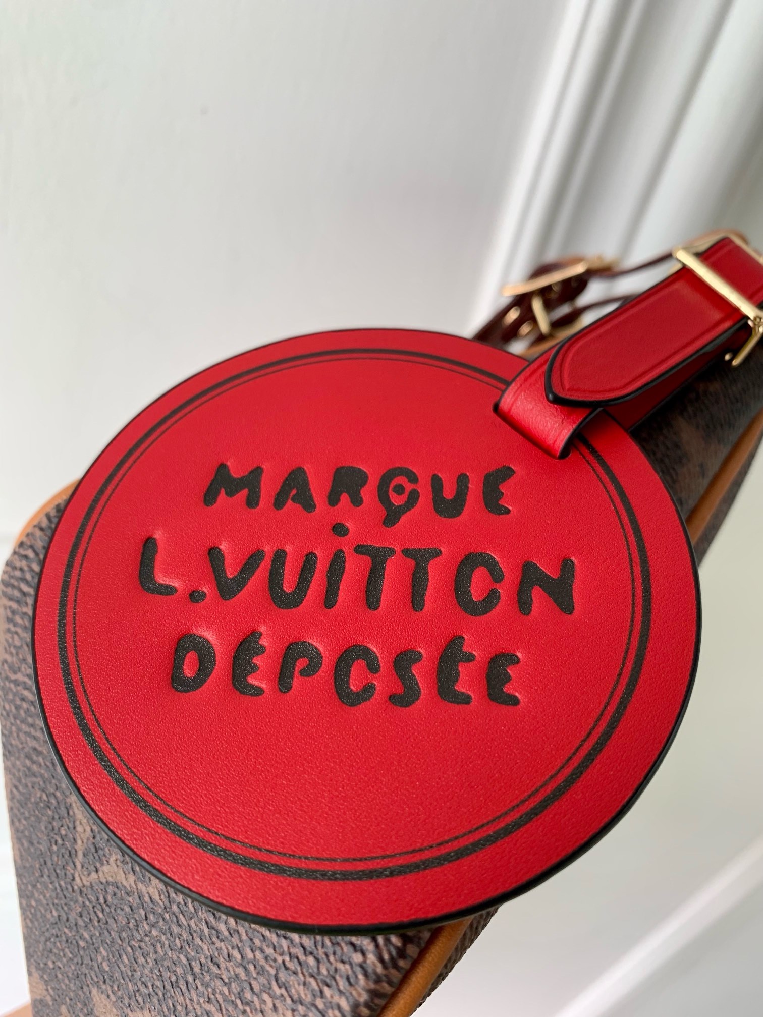 LOUIS VUITTON M11623