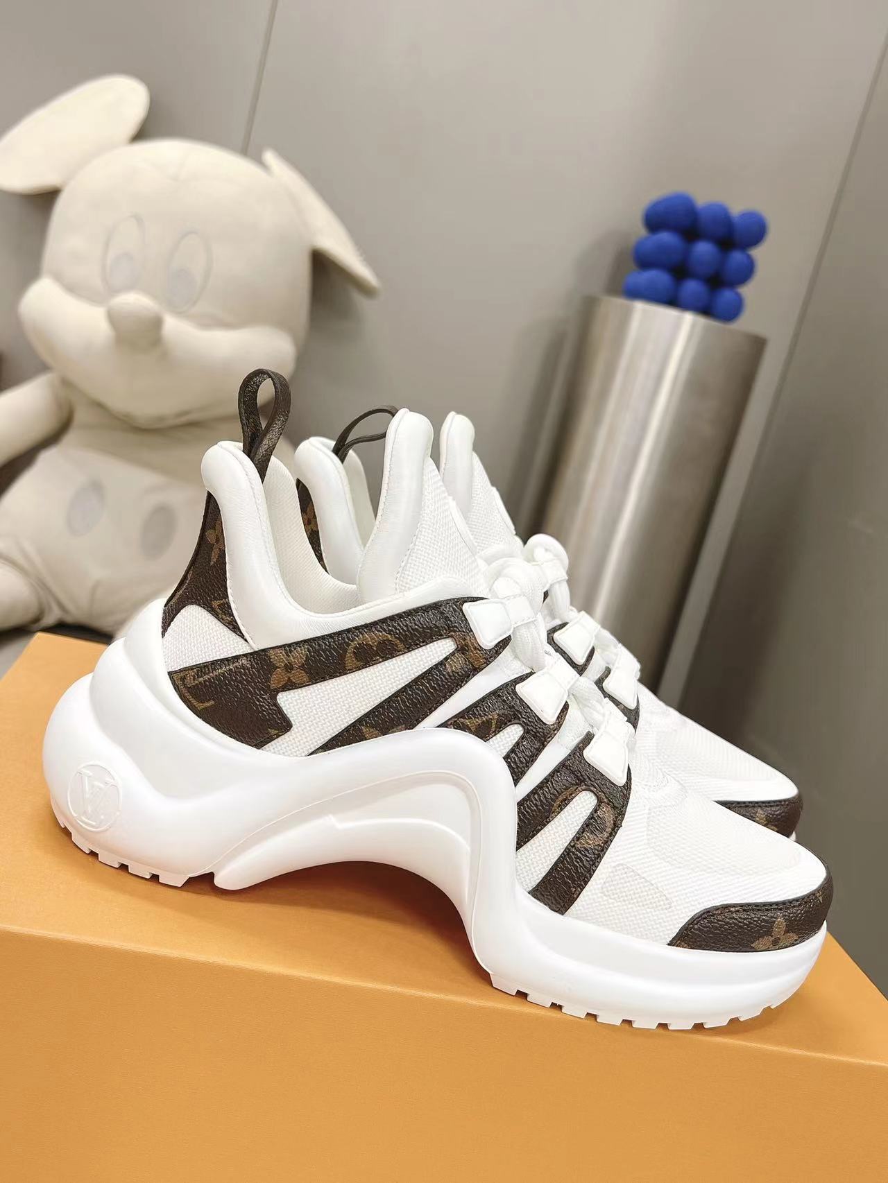 Louis Vuitton Sneakers In White