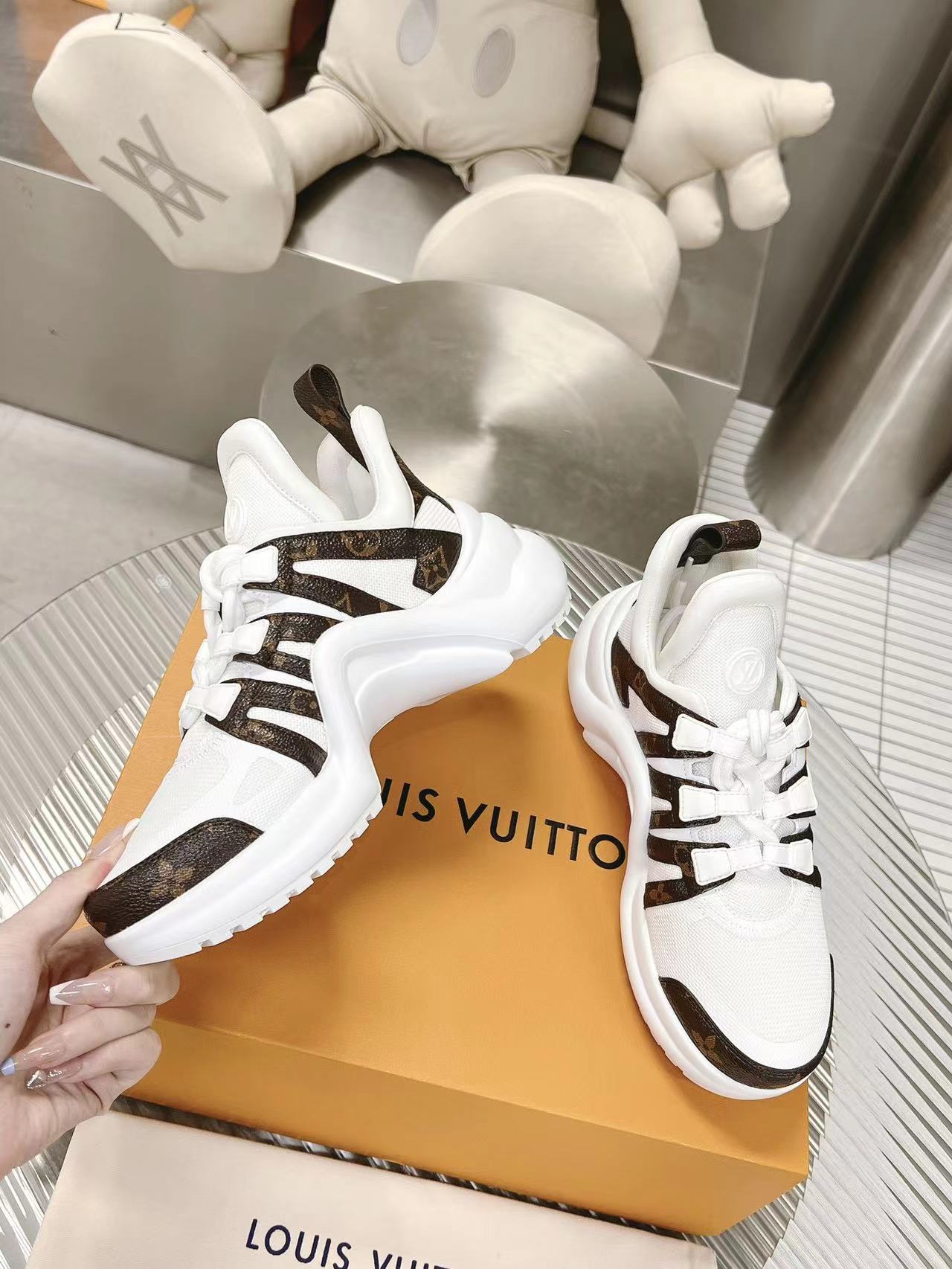 Louis Vuitton Sneakers In White