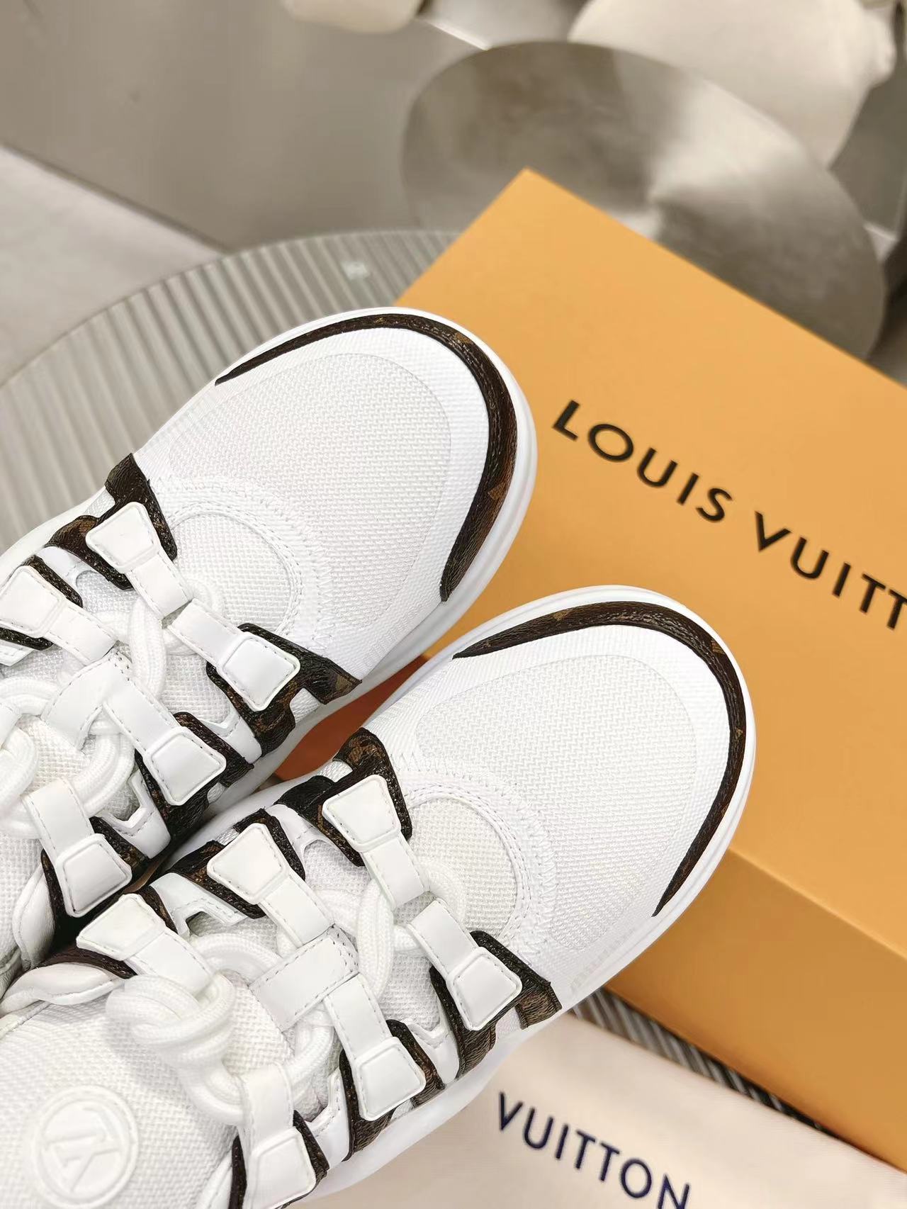 Louis Vuitton Sneakers In White