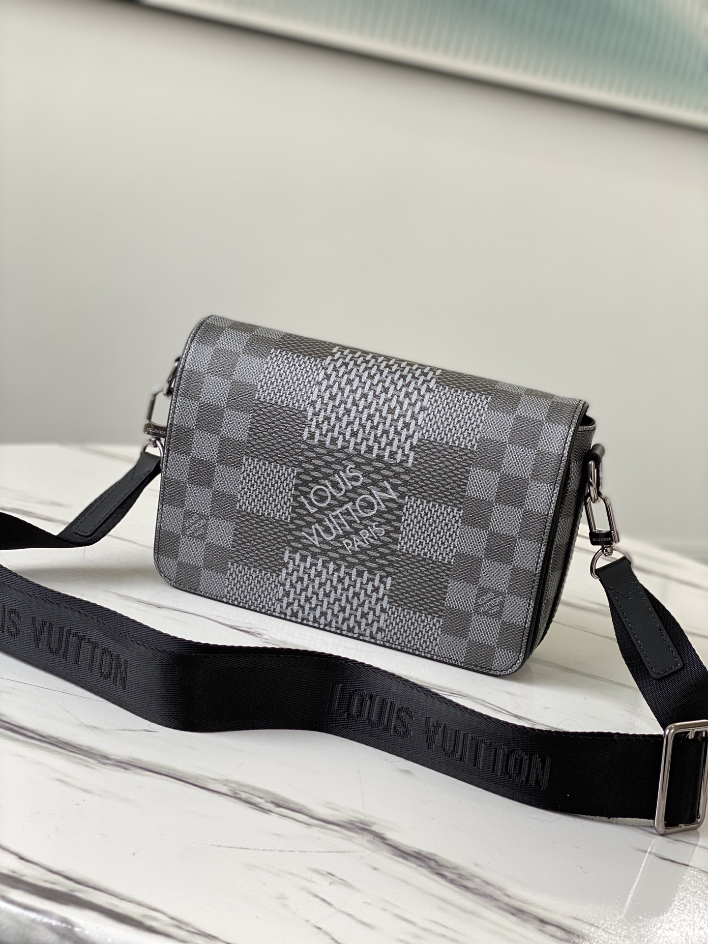 Louis Vuitton LV Studio Messenger Damier Graphite N50014 (23.5X14X5cm)